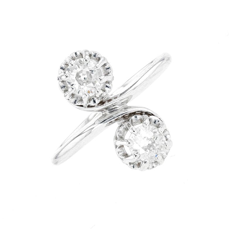 Acheter Bague ancienne Toi & Moi diamants 0.58 carat platine 5.62g Comme neuf - 1300,00 € Bague ancienne Toi & Moi diamants 0.58 carat platine 5.62g Comme neuf - reconditionné disponible sur Gemme Les Bijoux